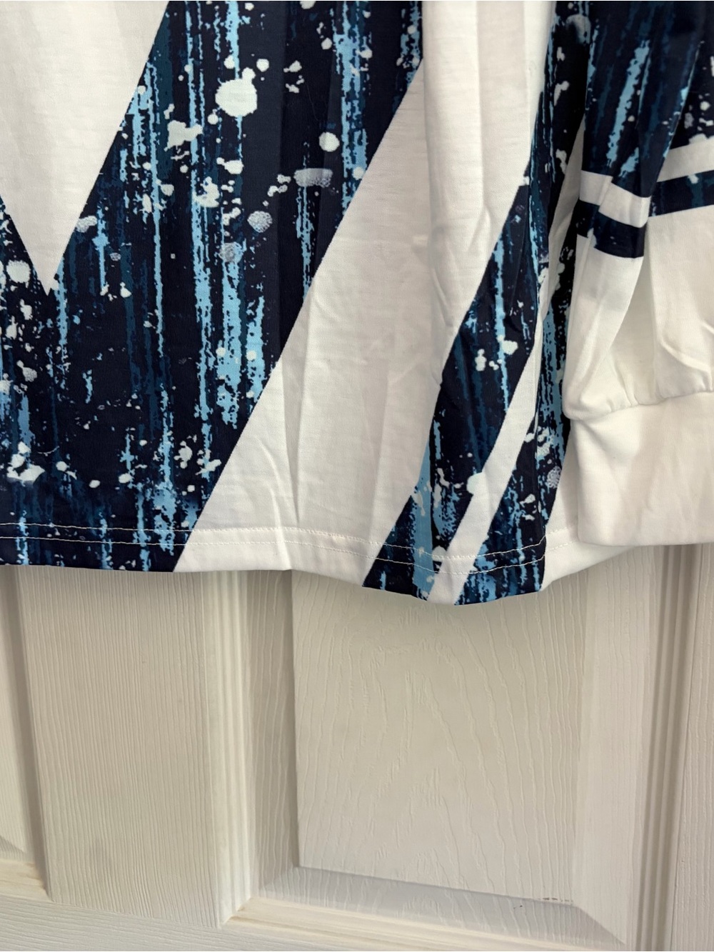 Source Unknown Navy & White Long Sleeve Geometric Splash Top - Picture 5 of 5